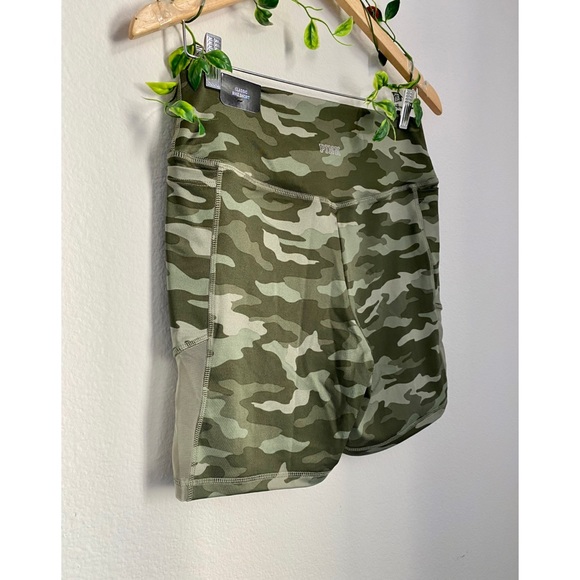 SOLD    VS PINK • Ultimate Camo Stretch Bike Short - Picture 12 of 12